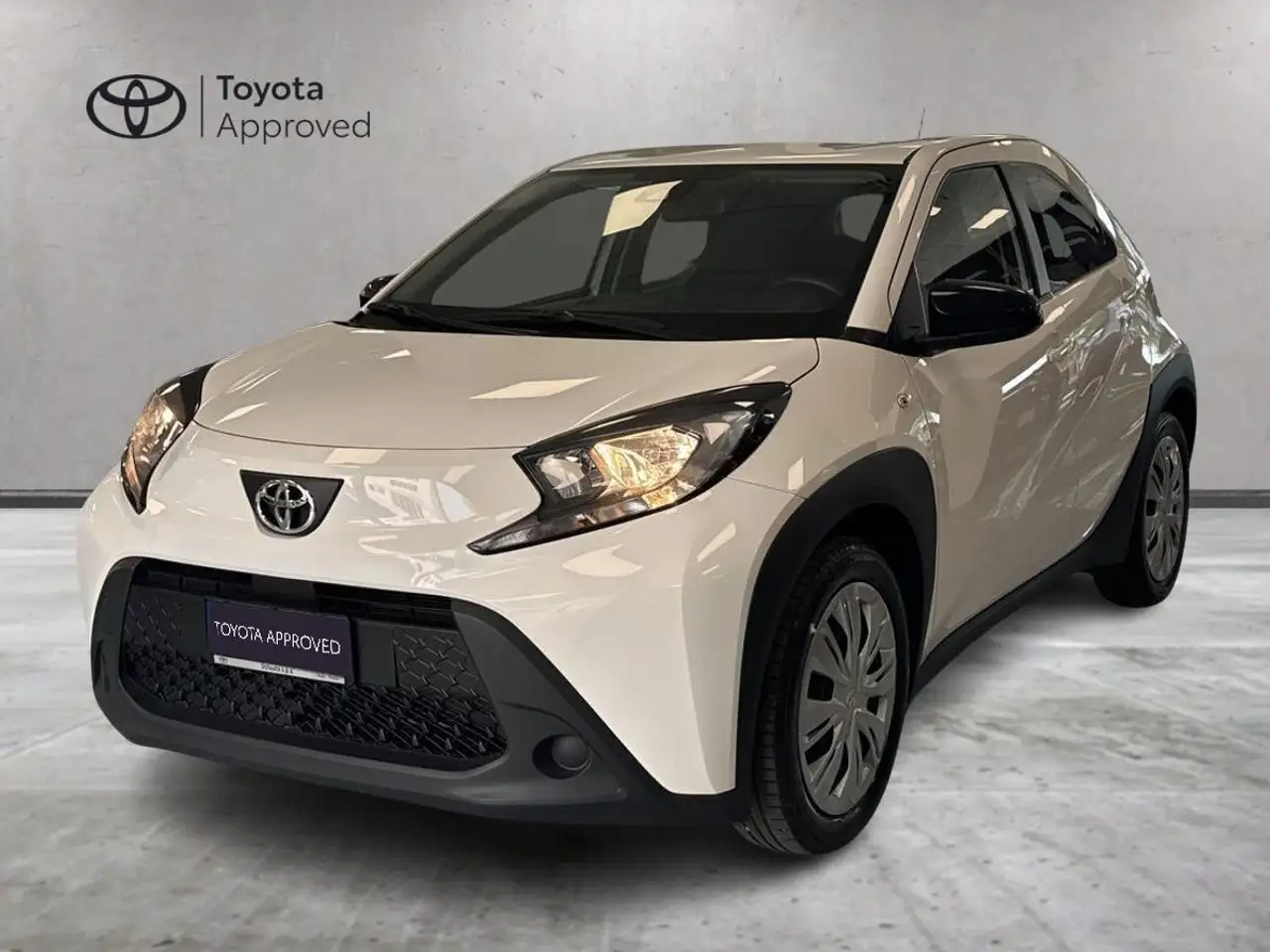 Toyota Aygo X 1.0B (72 CV) Active — photo 1 of 15