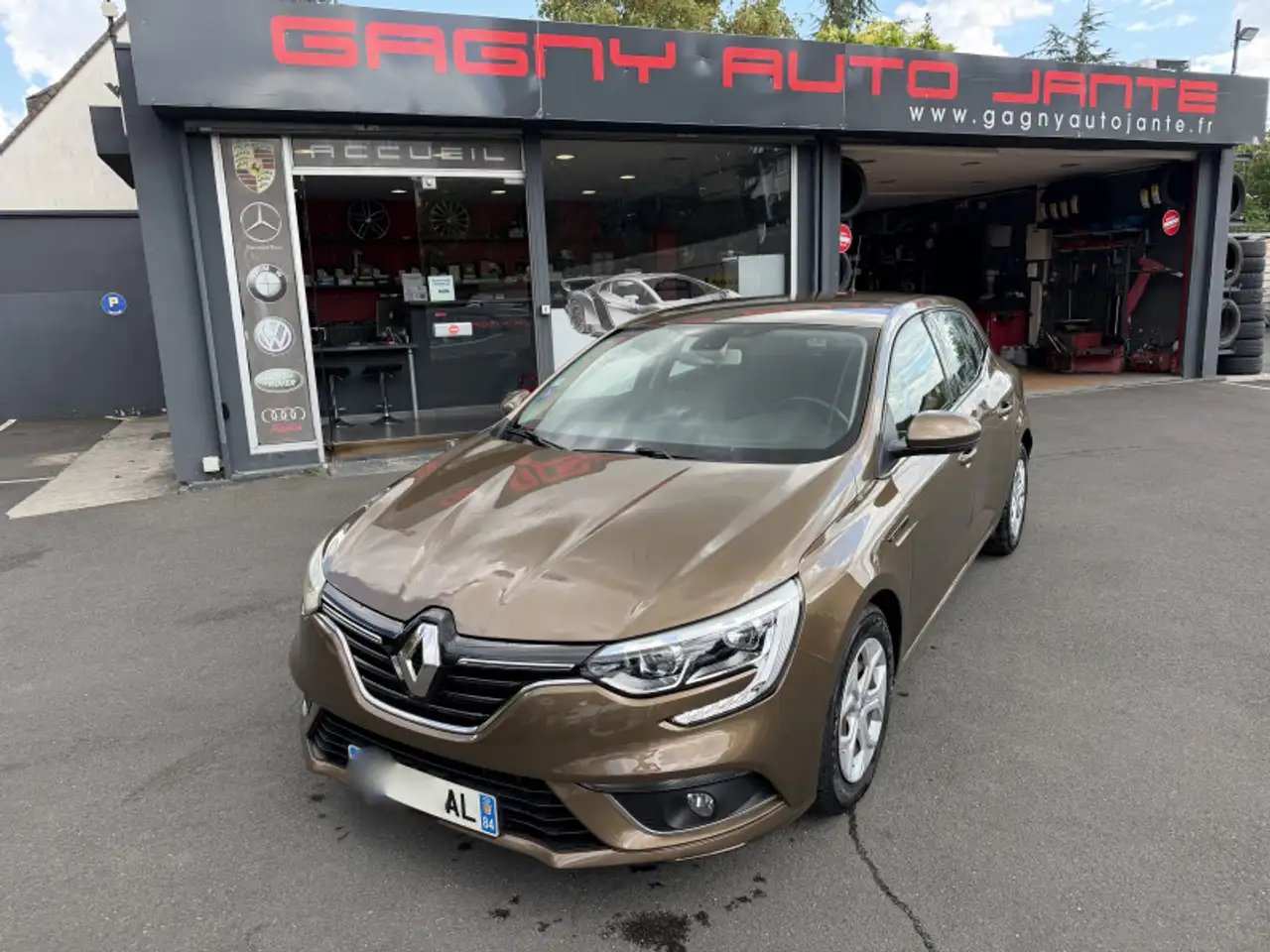 Renault Megane 1.2 TCE 100CH ENERGY BUSINESS — photo 1 of 17