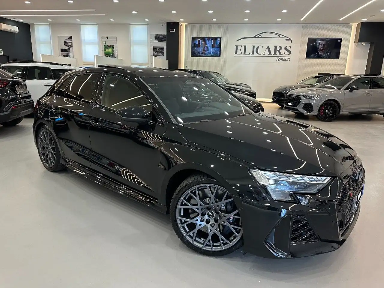 Audi RS 3 SPB TFSI quattro S tronic — photo 1 of 15