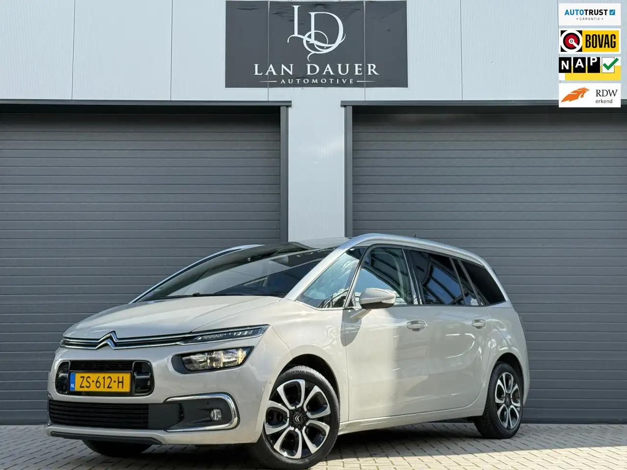 Citroen Grand C4 SpaceTourer 1.2 PureTech / NARDO GREY NAP — photo 1 of 15