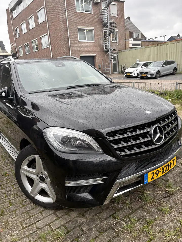 Mercedes-Benz ML 350 BlueTEC — photo 1 of 13