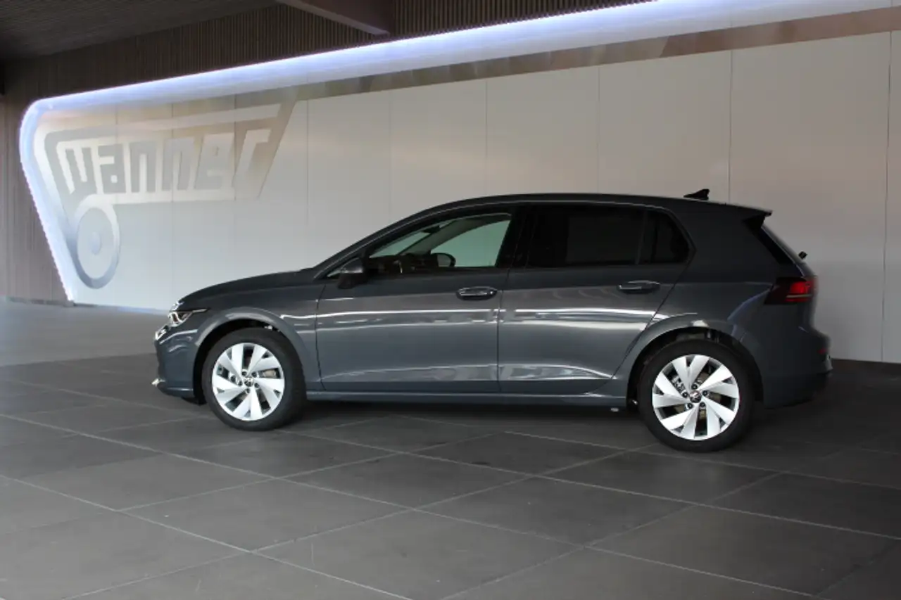 Volkswagen Golf 1.5TSI LIFE — photo 1 of 15