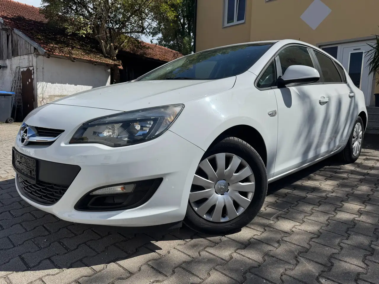 2014 Opel Astra 1.6 Selection*2.HAND*KLIMA*8FACH*AHK*, photograph 2