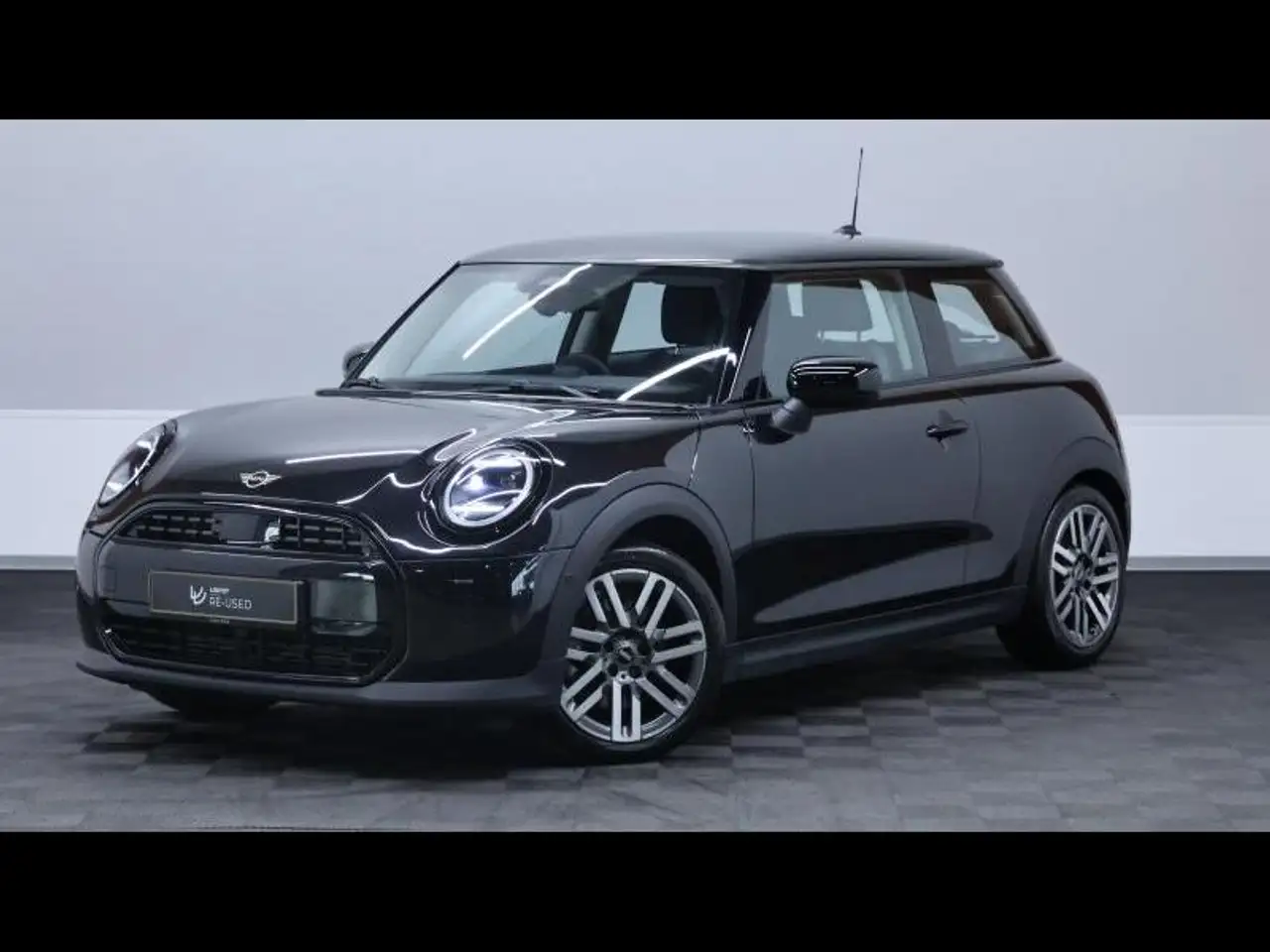MINI Cooper C 1.5 156cv Auto — photo 1 of 27