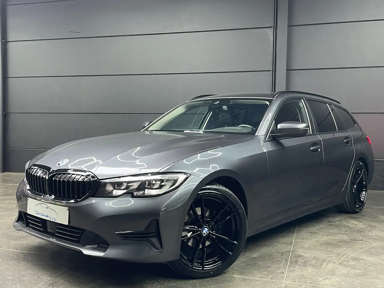 BMW 318 dA Touring / Sportinterieur / Trekhaak / Virtual Dash. / Apple Carplay / Camera / LED / — photo 1 of 15