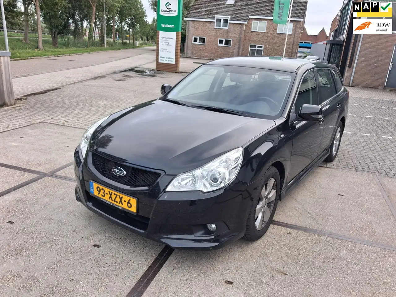 Subaru Legacy Touring Wagon 2.0i Intro ((( goedonderhouden ))) — photo 1 of 20