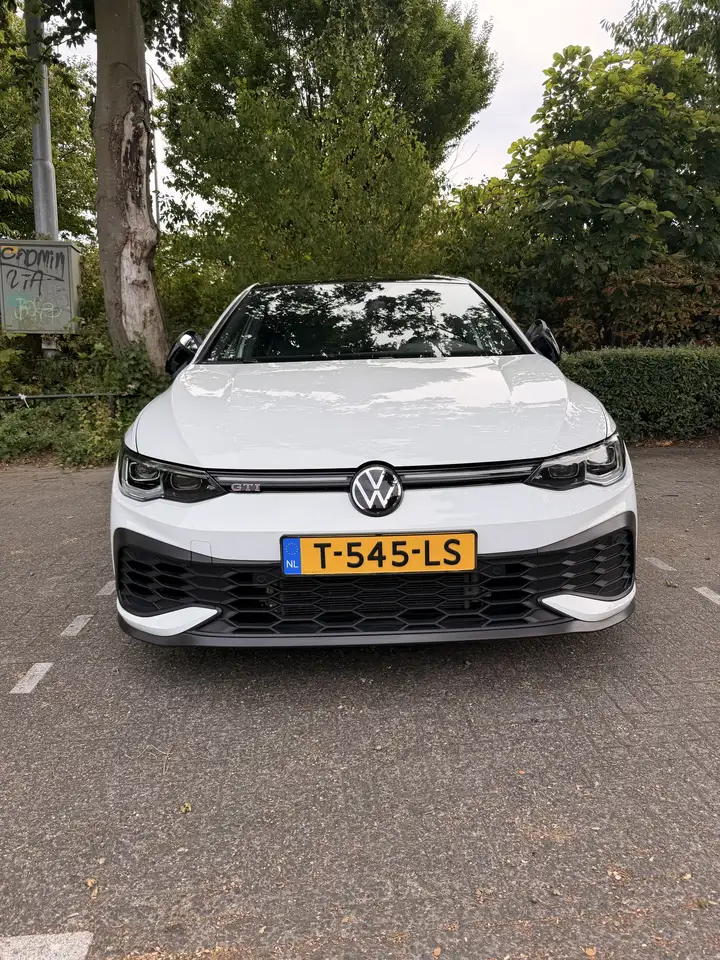 Volkswagen Golf 2.0 TSI GTI — photo 1 of 8