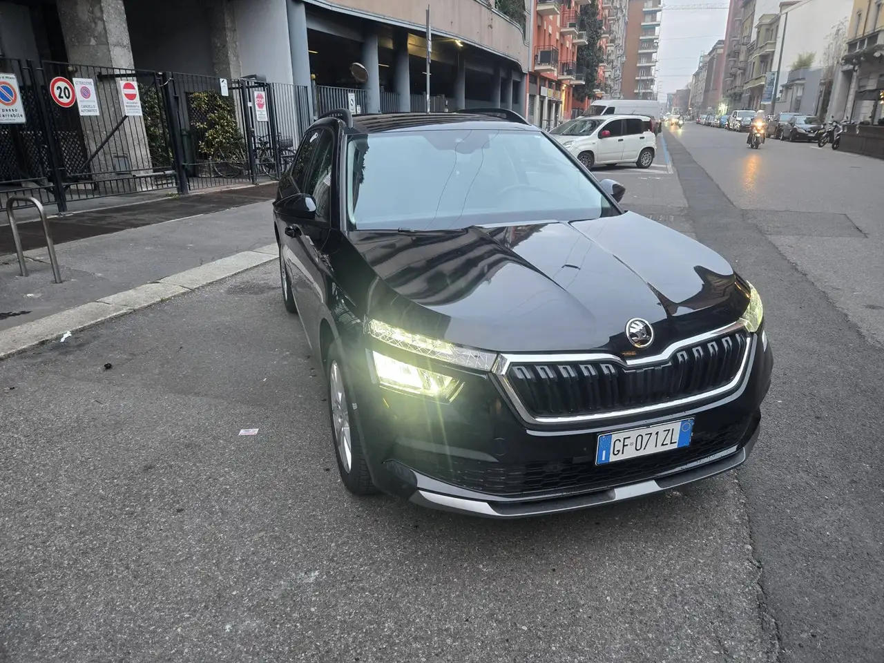 Skoda Kamiq Kamiq 2019 1.0 tsi Style 110cv — photo 1 of 8