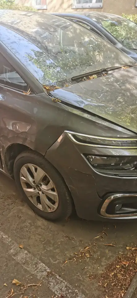 Citroen C4 Picasso PureTech 130 S&S Attraction — photo 1 of 9