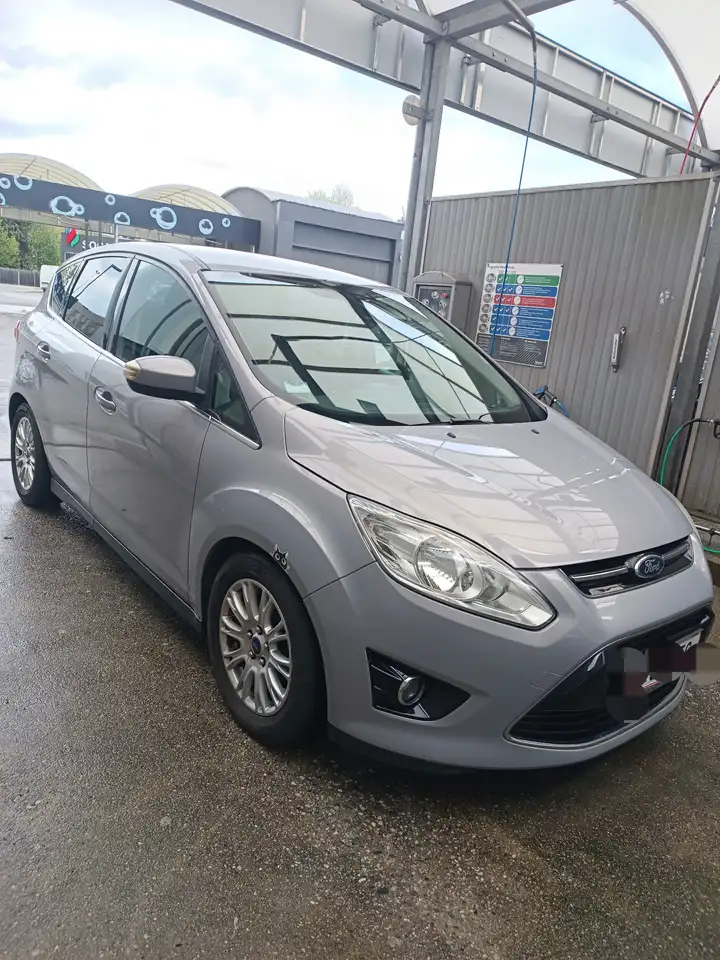 Ford C-Max 1.6 TDCi Titanium — photo 1 of 9