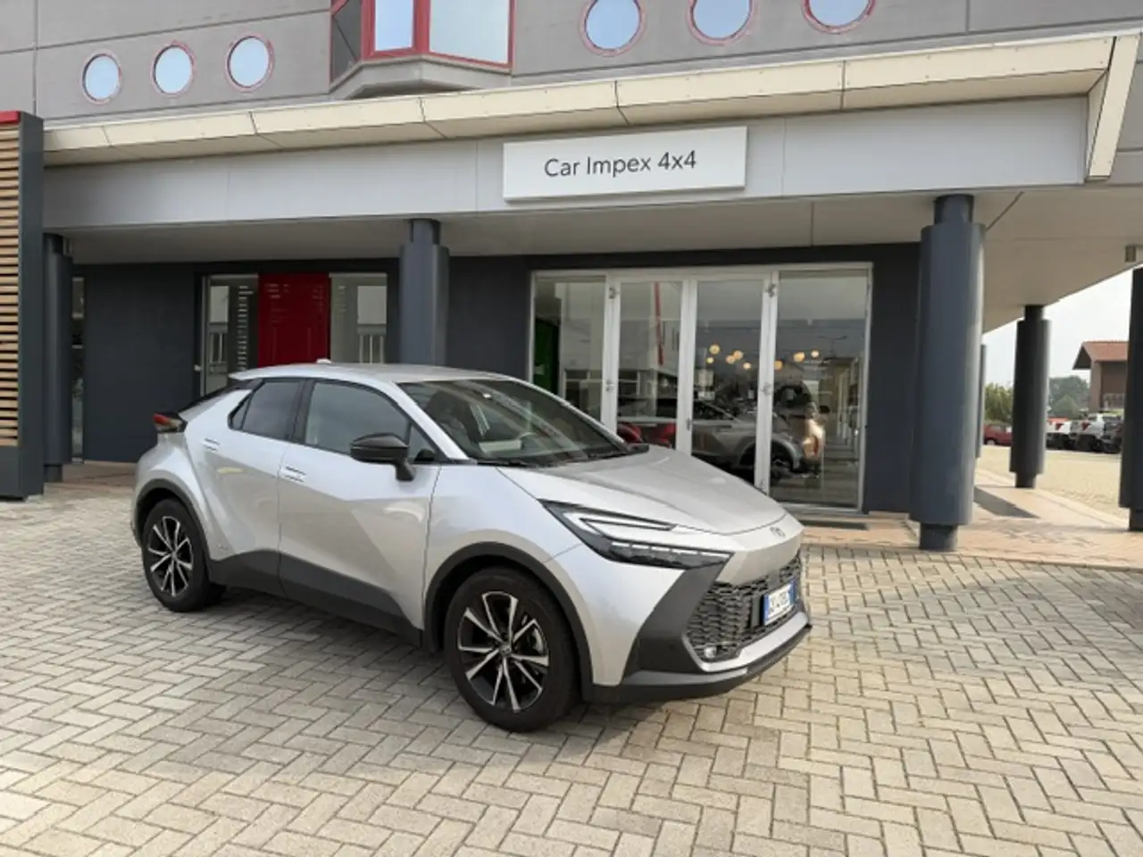 Toyota C-HR 2.0 HEV 198CV AWDi Trend — photo 1 of 13