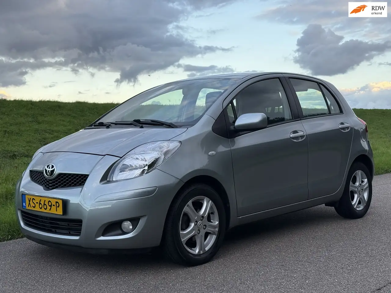Toyota Yaris 1.3 VVTi Aspiration | Airco | Automaat — photo 1 of 20