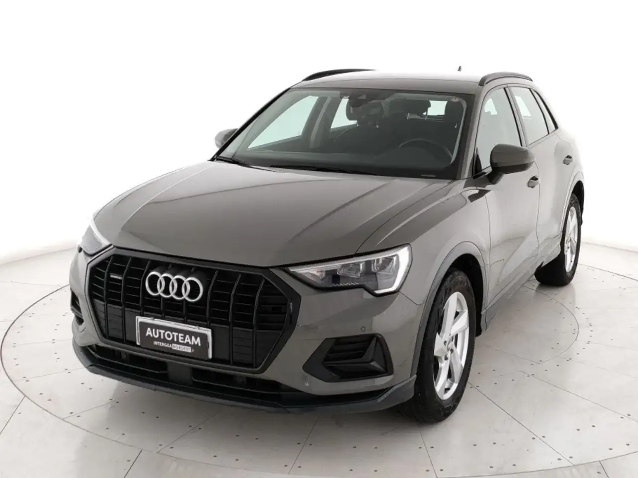 Audi Q3 35 2.0 tdi Business quattro — photo 1 of 15