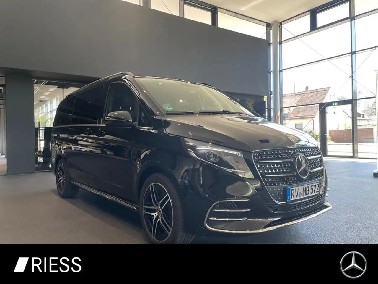 Mercedes-Benz V 300 d AVANTGARDE/4MATIC/360°KAM/AHK/DISTRONIC — photo 1 of 19