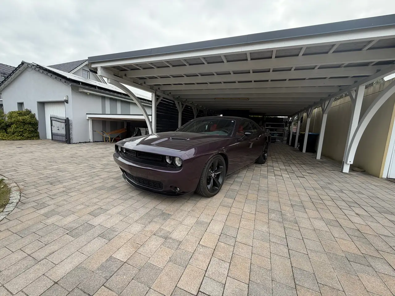 Dodge Challenger R/T — photo 1 of 15