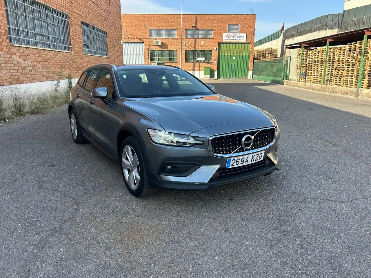 Volvo V60 Cross Country V60 Cross Country D4 AWD Aut. — photo 1 of 9