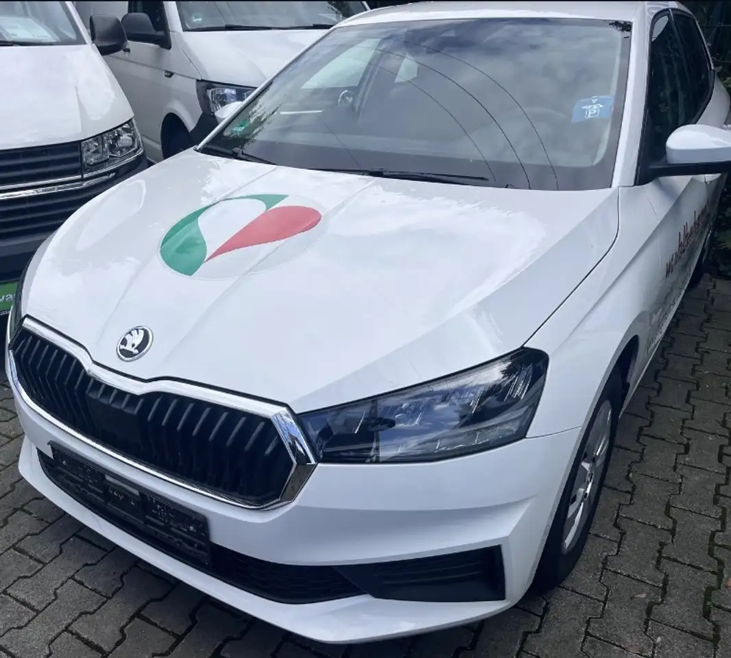 Skoda Fabia Active — photo 1 of 15