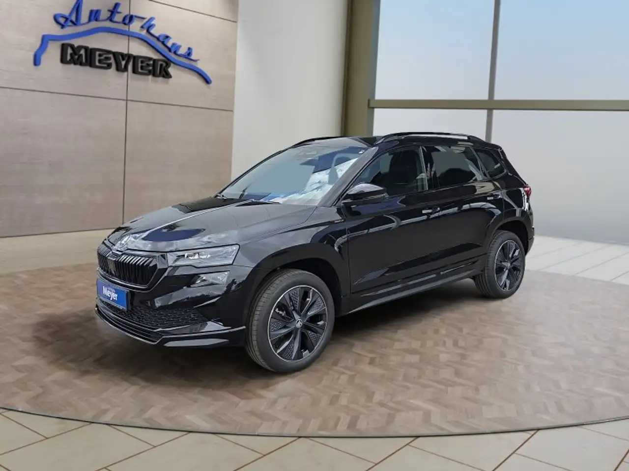 Skoda Karoq Sportline 1,5TSI DSG aAHK/ACC/Matrix/Navi/el.Klapp — photo 1 of 40