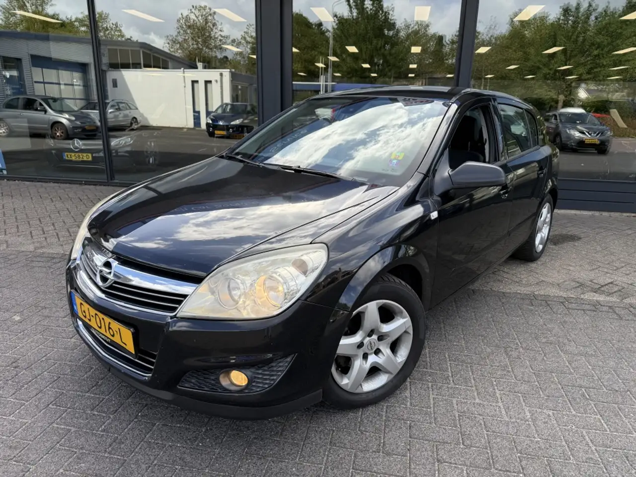 Opel Astra 1.6 Executive — photo 1 of 18