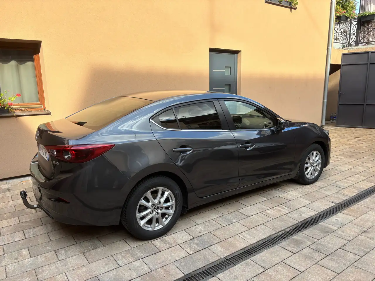 Mazda 3 Mazda3 2.2L SKYACTIV-D 150ch Elegance — photo 1 of 3