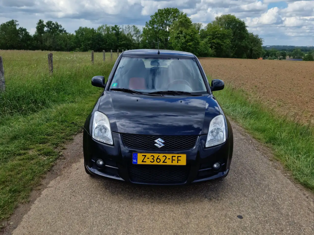 Suzuki Swift 1.6 Sport — photo 1 of 15