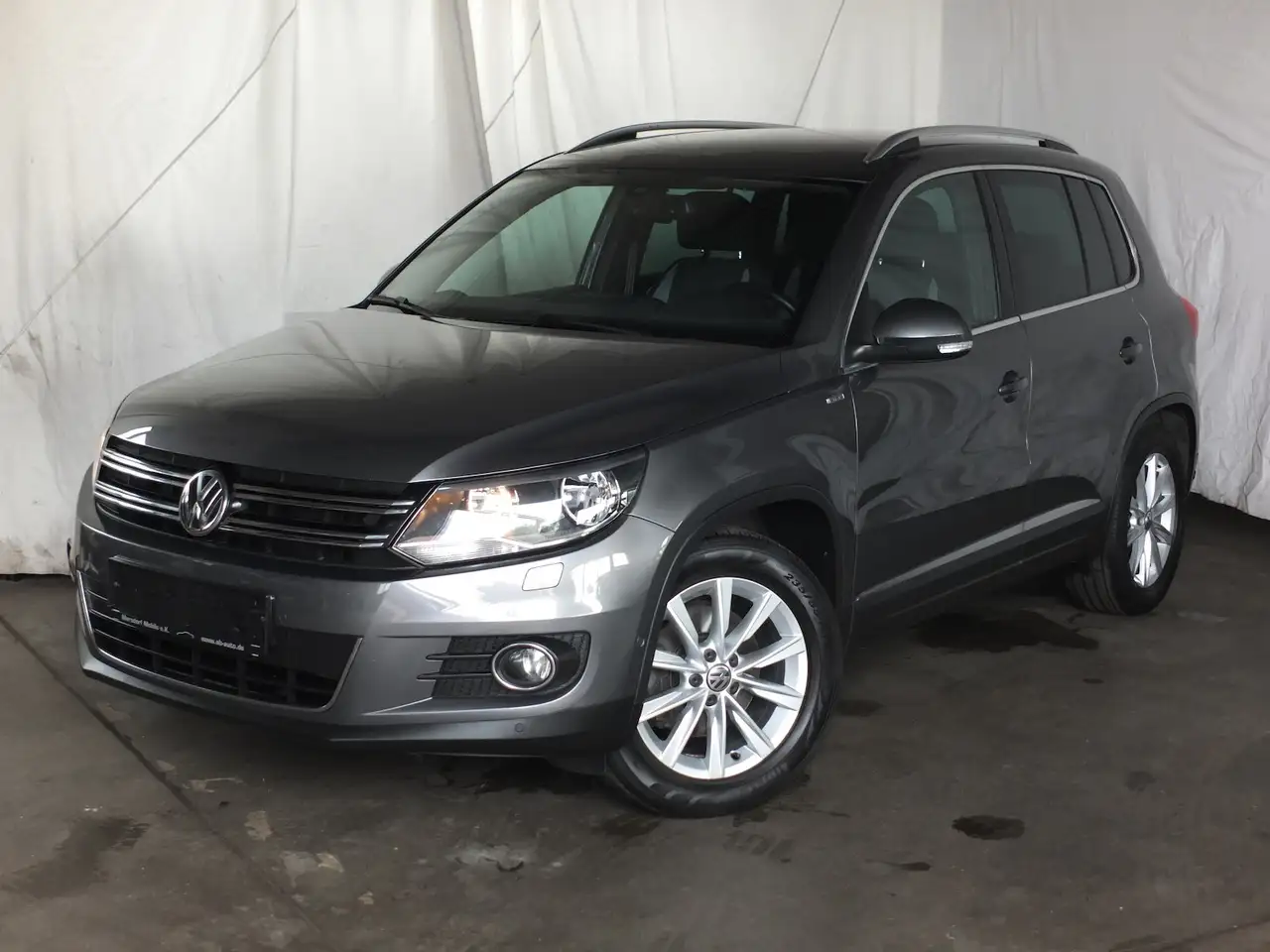 Volkswagen Tiguan LIFE NAVI AHK PARKPILOT SHZ BLUETOOTH — photo 1 of 20