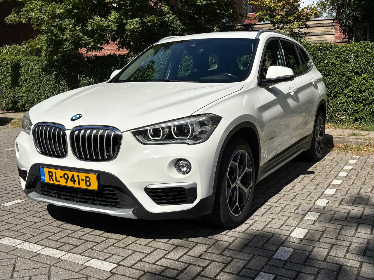 BMW X1 X1 High Exec. 140pk — photo 1 of 31