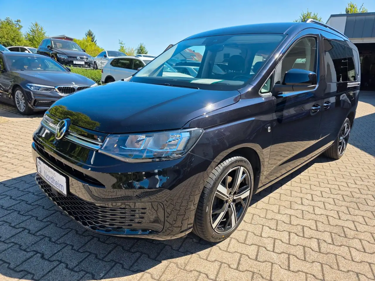 Volkswagen Caddy Maxi Klima/ Navi/ AHK/ 1.Hand/ EURO 6 — photo 1 of 22