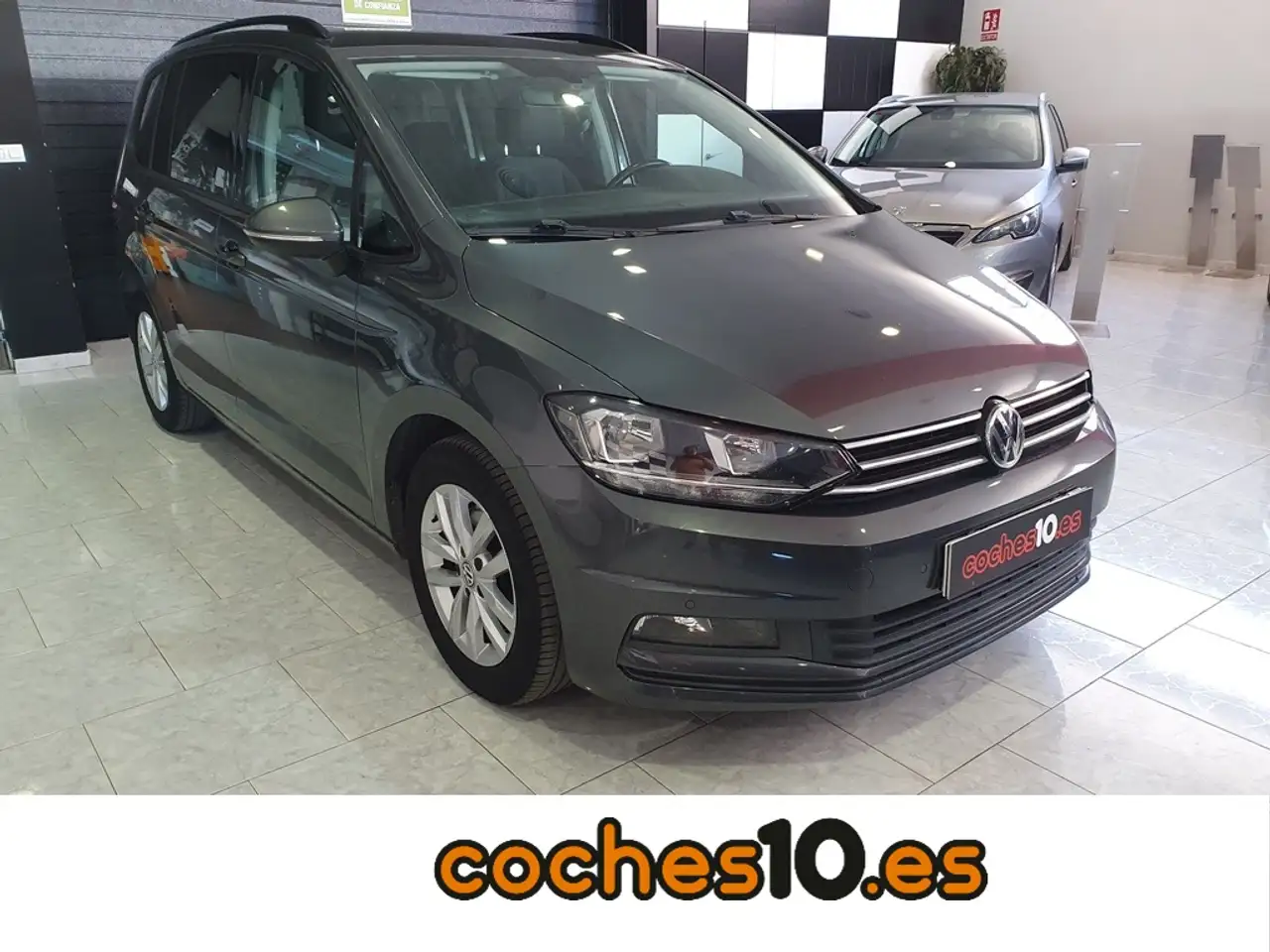 Volkswagen Touran 1.4 TSI BMT Advance 110kW — photo 1 of 36