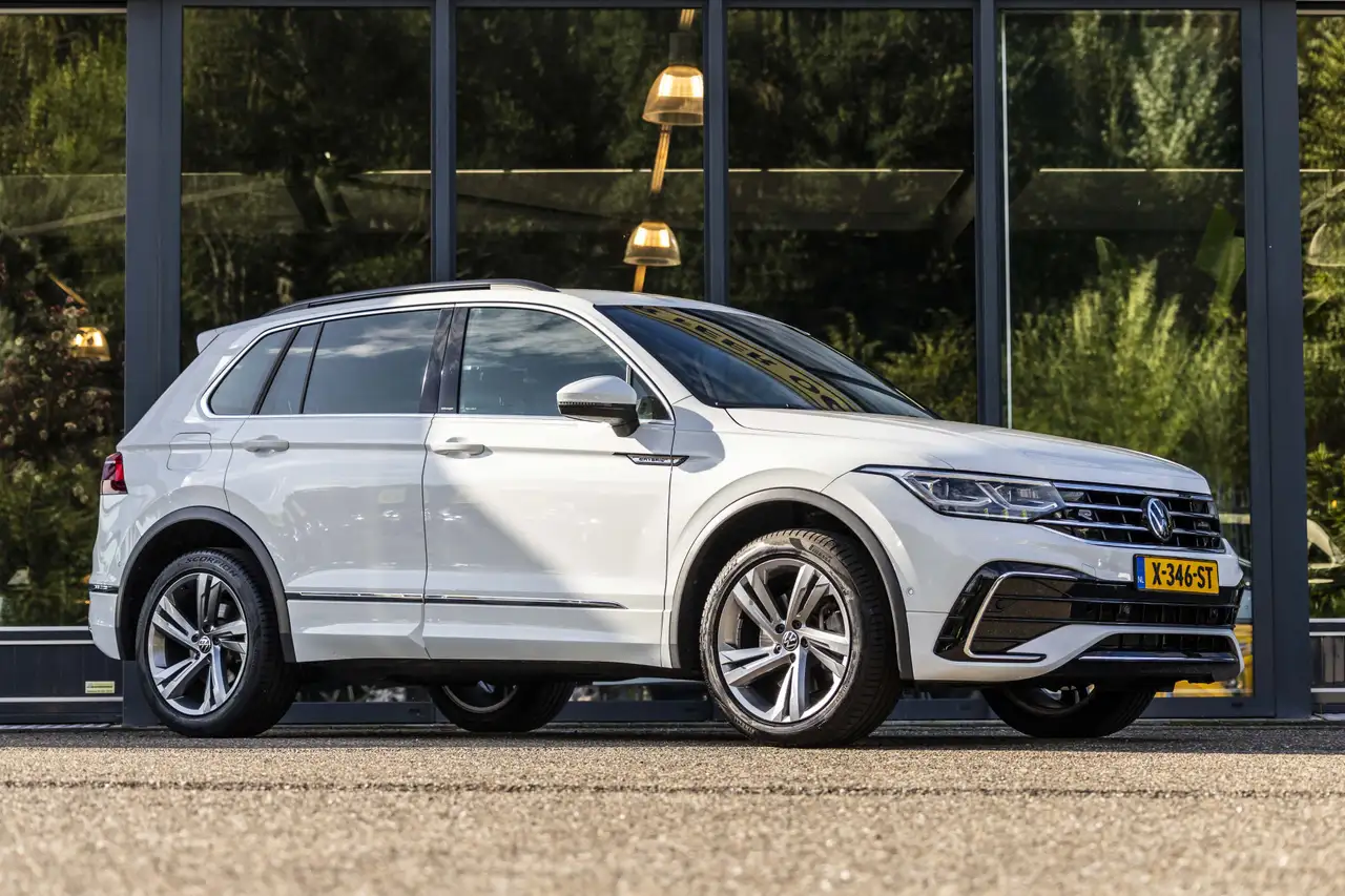 Volkswagen Tiguan 1.4 TSI eHybrid R-Line Business — photo 1 of 39