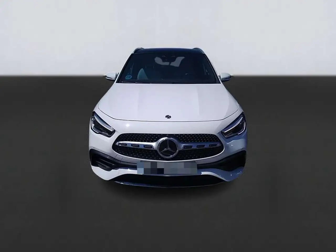 Mercedes-Benz GLA 200 d - — photo 1 of 16