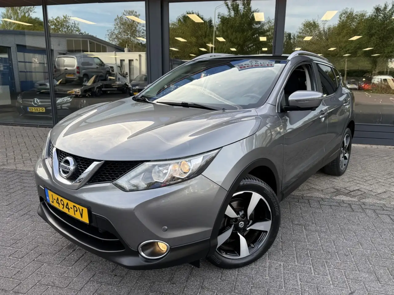 Nissan Qashqai 1.2 N-Connecta — photo 1 of 22