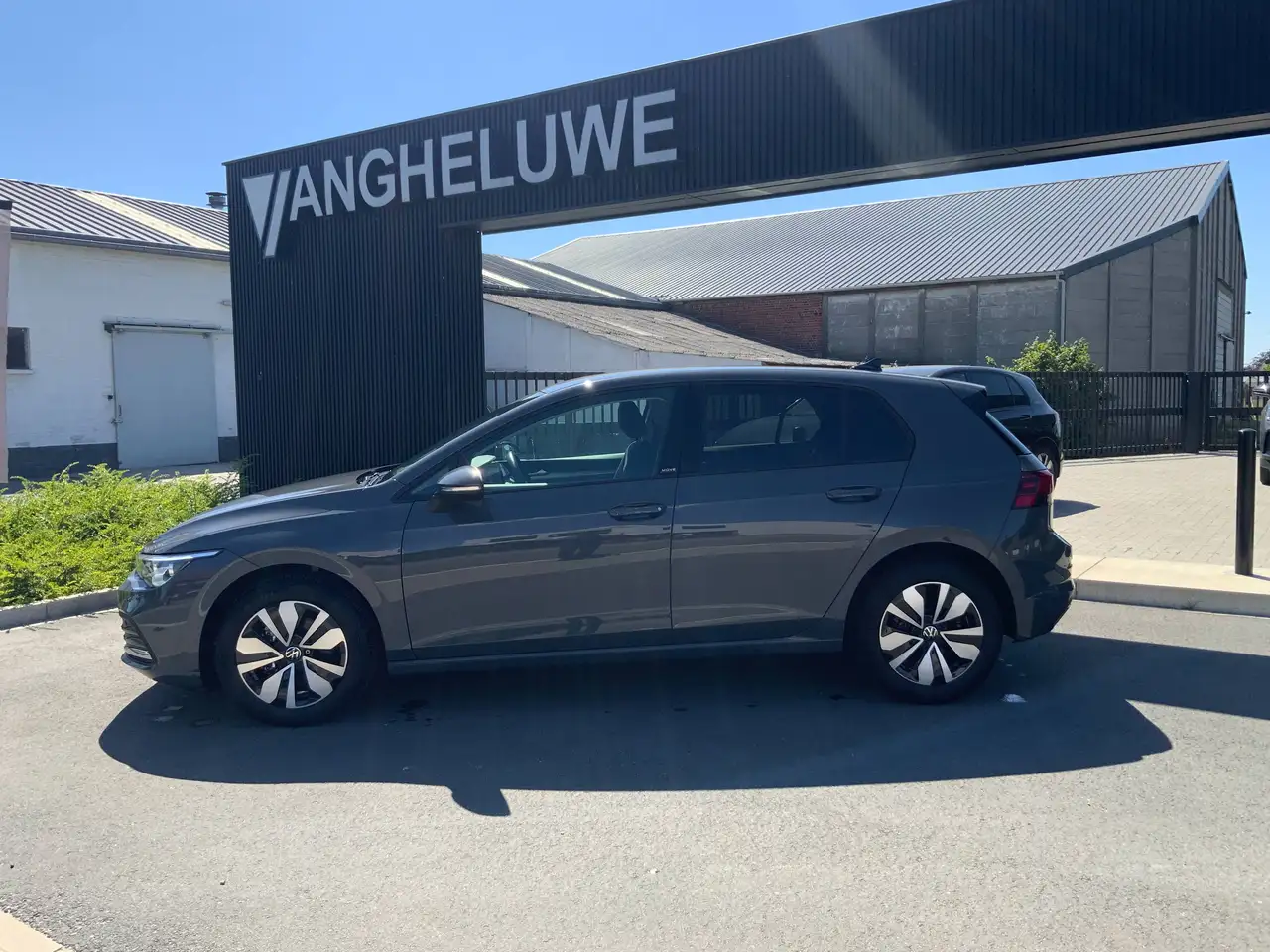Volkswagen Golf 1.5 TSI move — photo 1 of 15