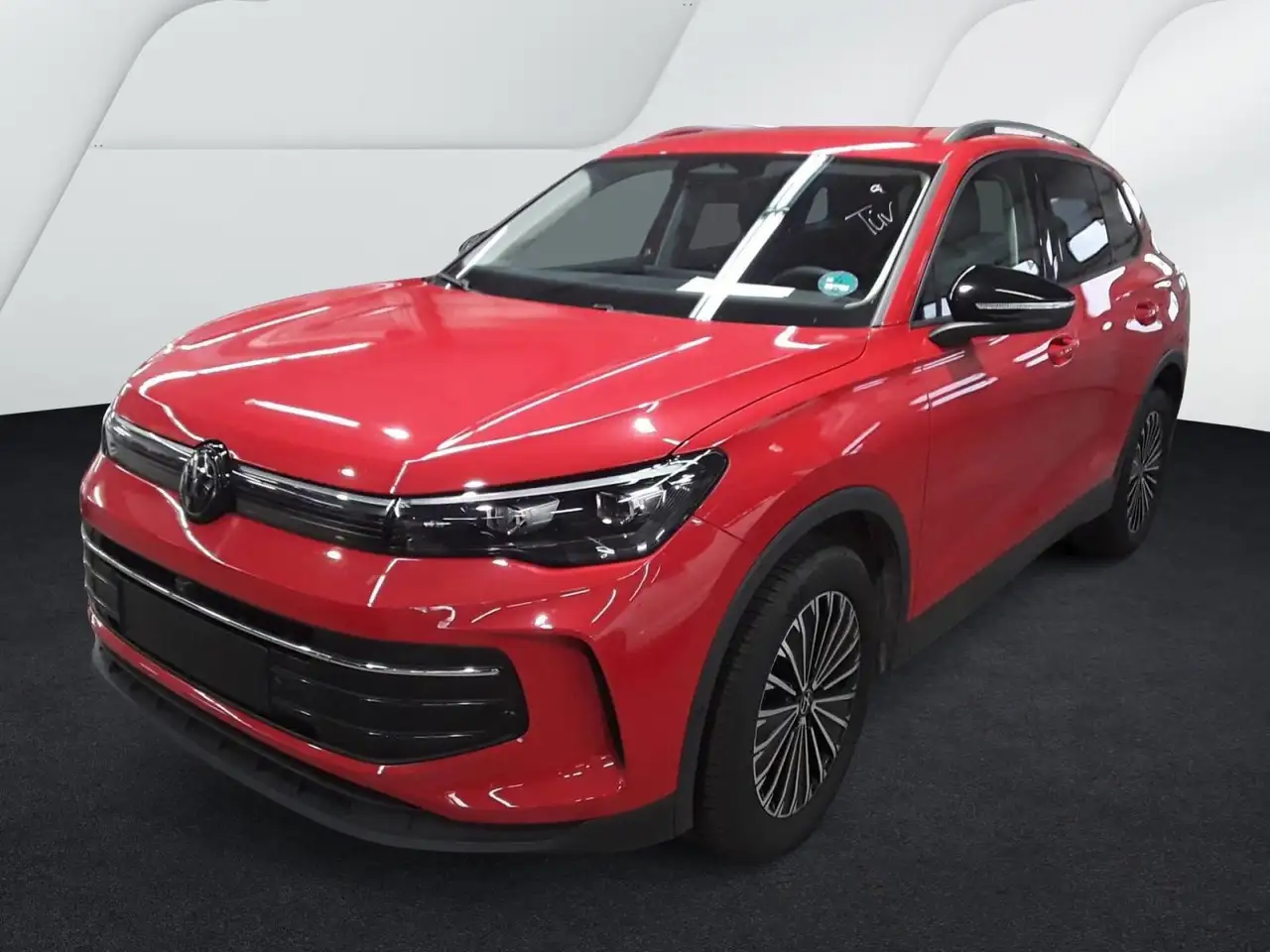 Volkswagen Tiguan Goal 1.5 eTSI DSG - LED Plus Area View Navi PDC Ke — photo 1 of 4