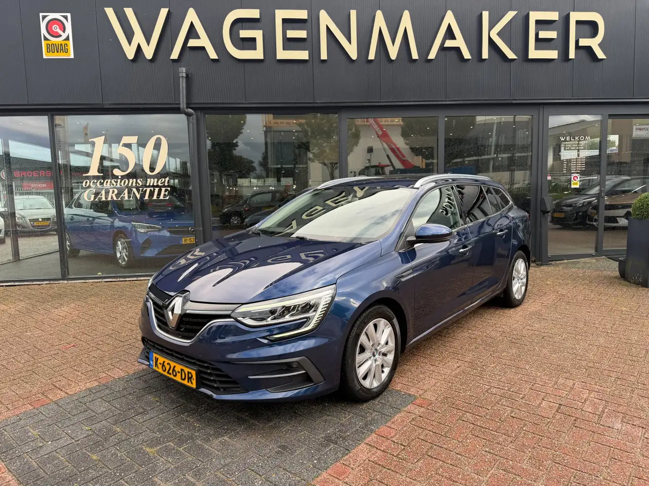 Renault Megane E-Tech Estate 1.6 Plug-In Hybrid 160 Business Zen — photo 1 of 20