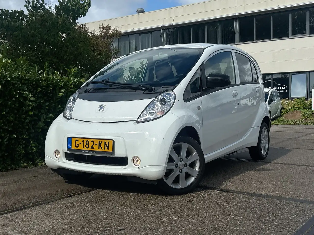 Peugeot iOn Active |AUTOMAAT|AIRCO|BLUETOOTH|SOH 99%|APK TOT 2 — photo 1 of 31