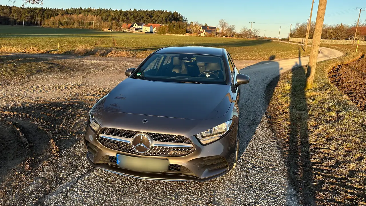 Mercedes-Benz A 200 7G-DCT AMG Line — photo 1 of 10