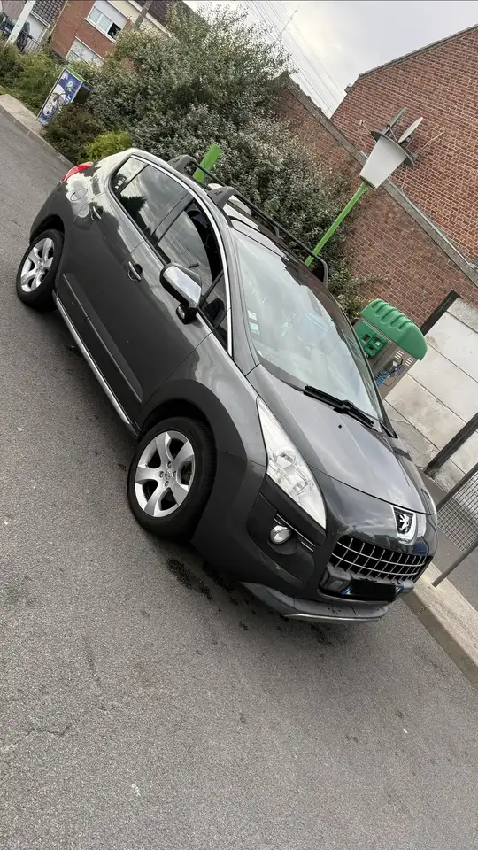 Peugeot 3008 1.6 HDi 16V 112ch FAP Premium Pack — photo 1 of 3