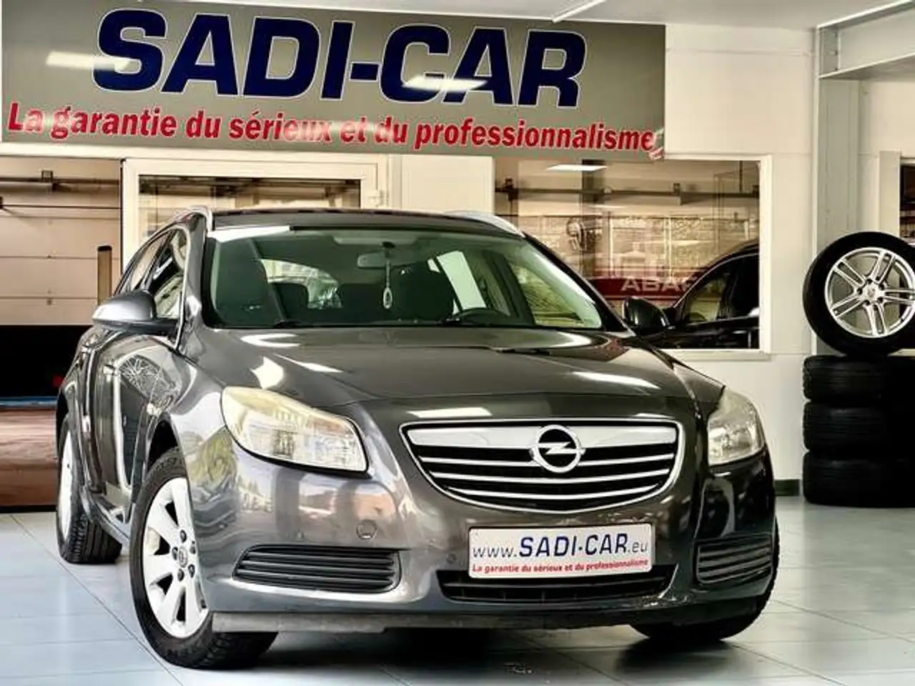 Opel Insignia Sports Tourer 2.0 CDTi 130cv ecoFLEX Edition — photo 1 of 19
