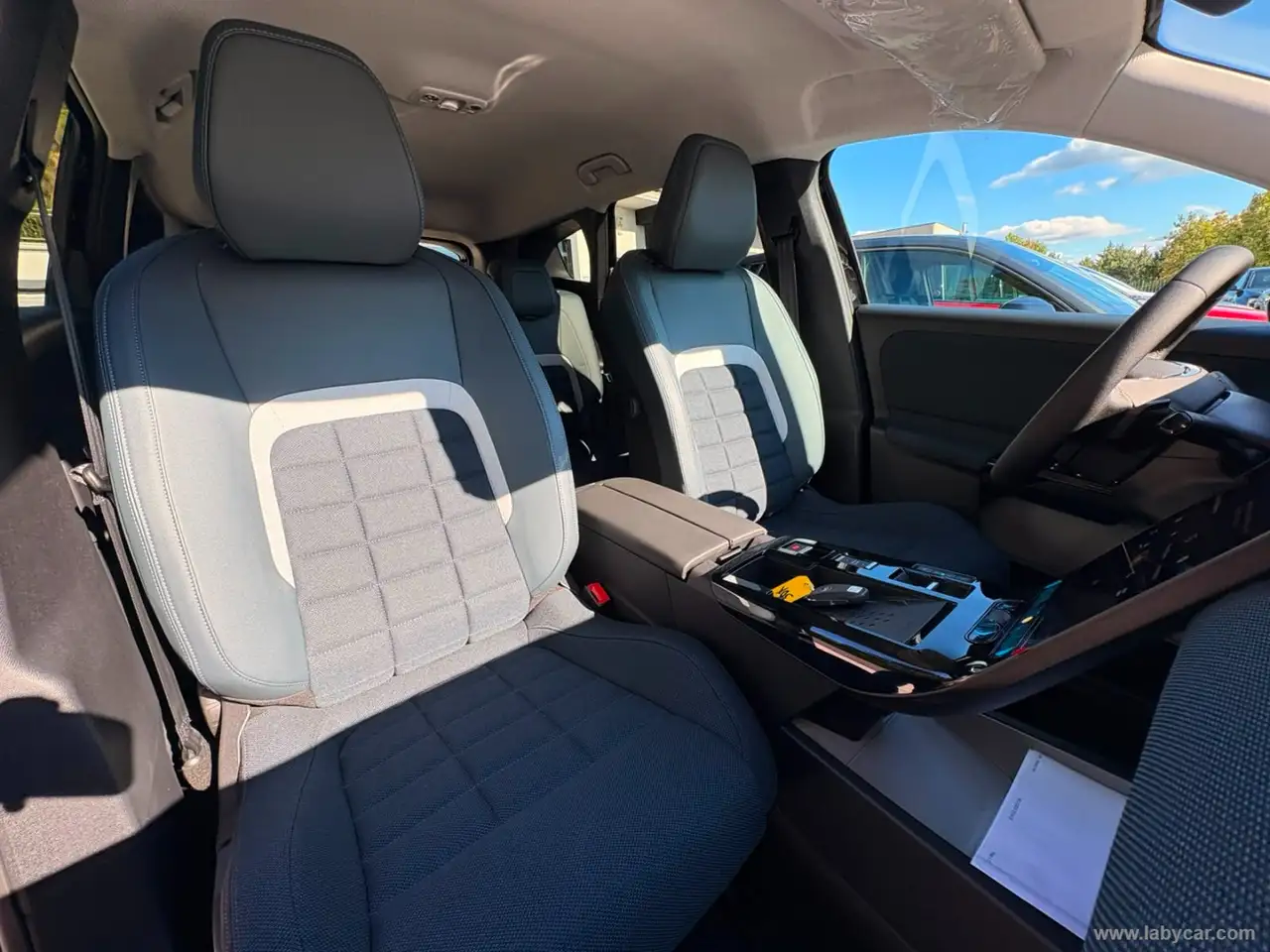 2026 Citroen C5 Aircross Hybrid 145 e-DCS6 Plus, photograph 11