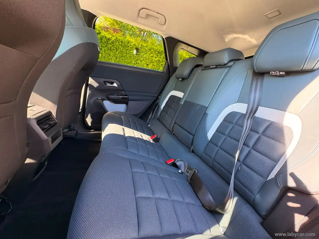 2026 Citroen C5 Aircross Hybrid 145 e-DCS6 Plus, photograph 12