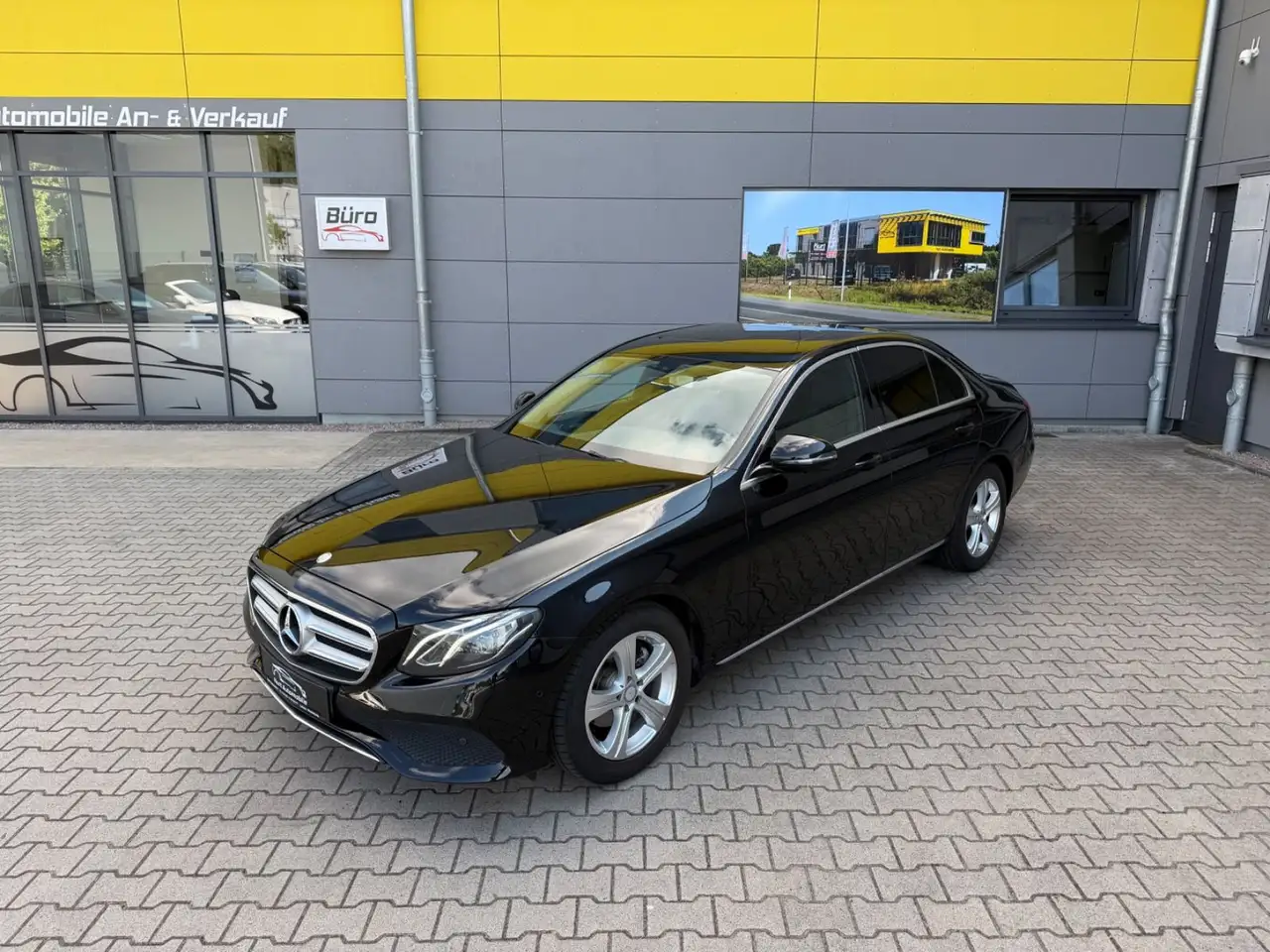Mercedes-Benz E 220 d/AUTOMATIK/LED/LEDER/SHZ/NAVI/KAMERA — photo 1 of 29