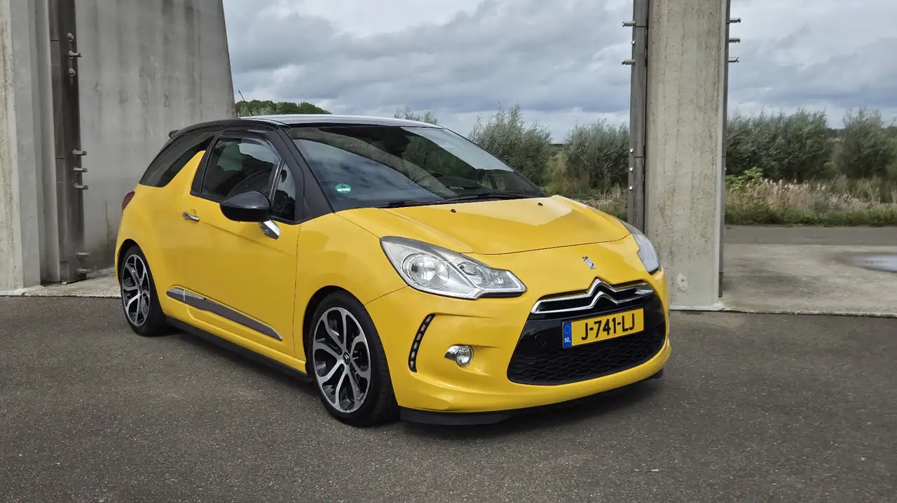 Citroen DS3 1.6 THP SportChic — photo 1 of 20