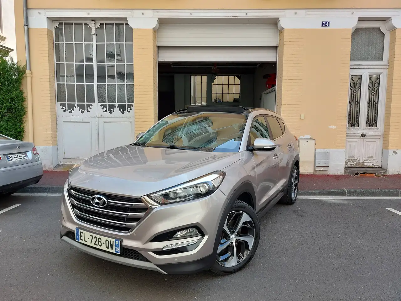 Hyundai TUCSON 1.7 CRDi 141 DCT-7 Creative 1ère main, Révision complète, Dossier de factures d'entretien complet, 49 photos disp — photo 1 of 25