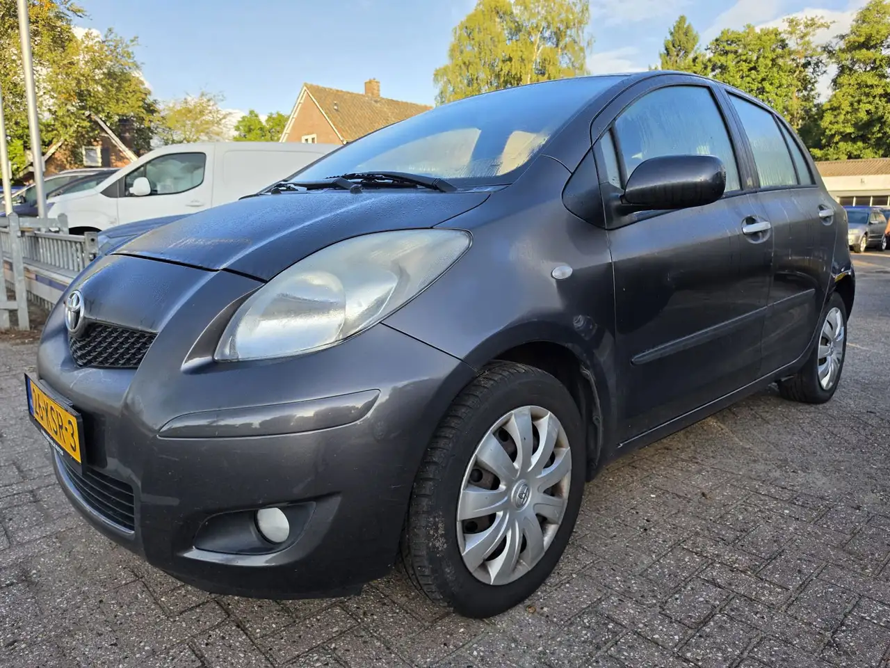 Toyota Yaris 1.3 VVTi Aspiration — photo 1 of 8