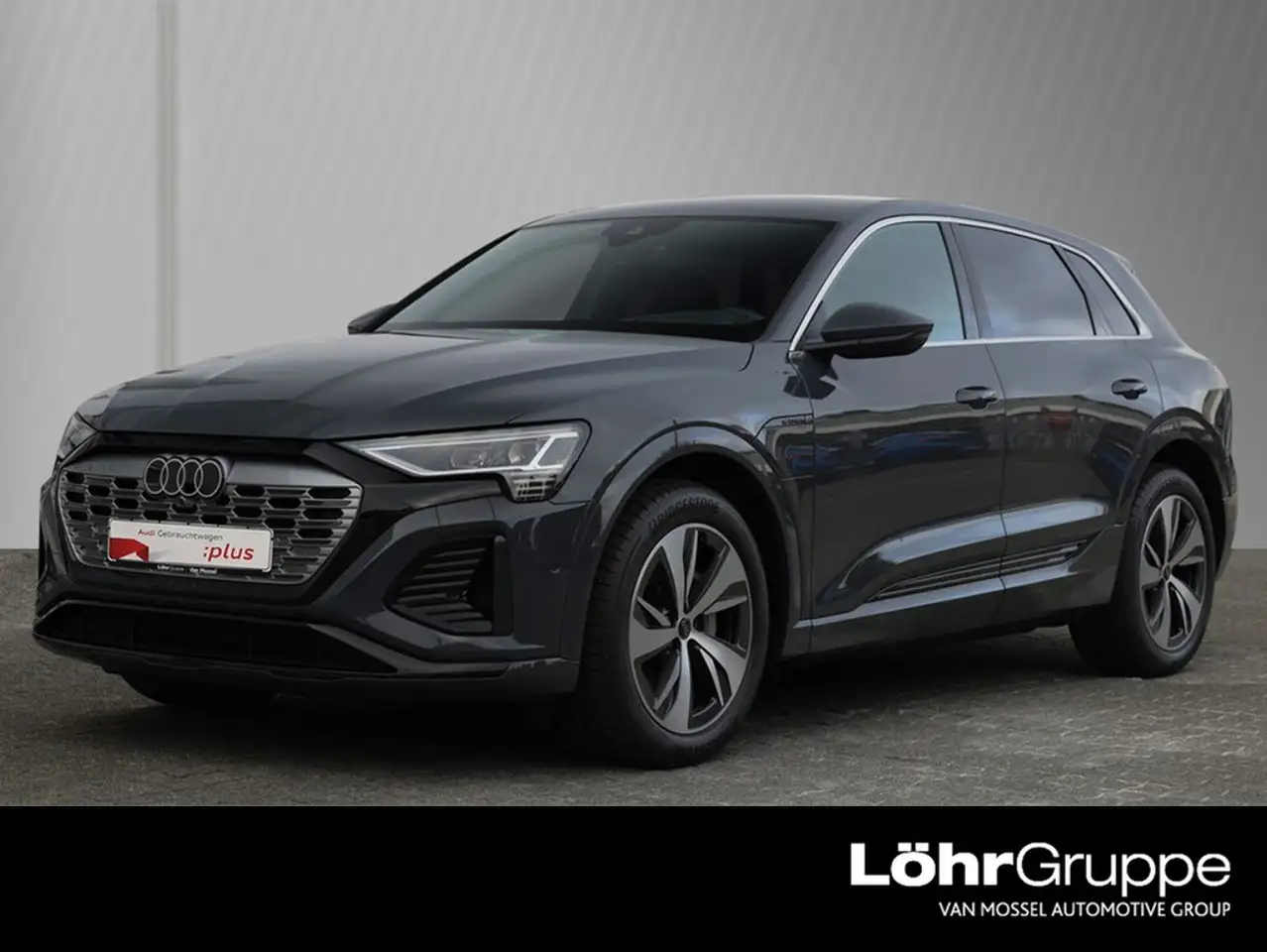 Audi Q8 S line 50 e-tron quattro — photo 1 of 15