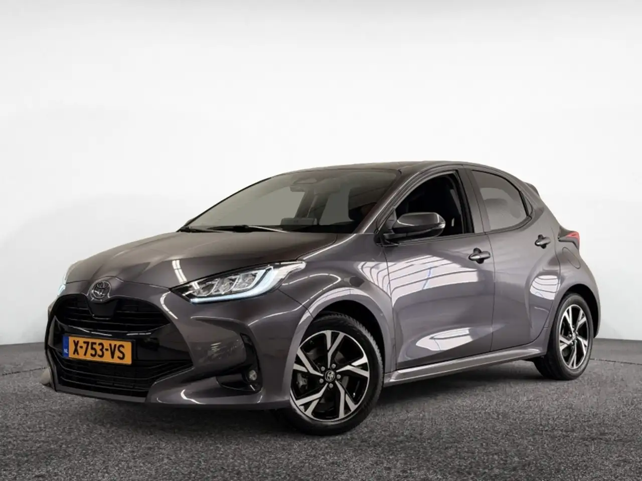 Toyota Yaris 1.5 Hyb. 115 First E — photo 1 of 40