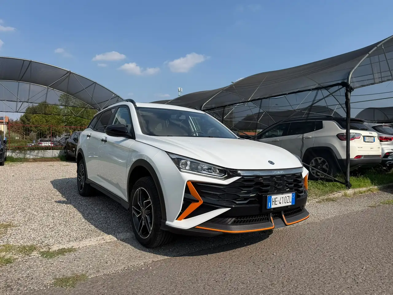 Dongfeng - Huge 1.5 t E2 320T auto — photo 1 of 15