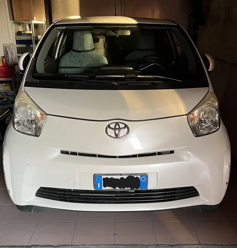 Toyota iQ iQ 1.0 — photo 1 of 6
