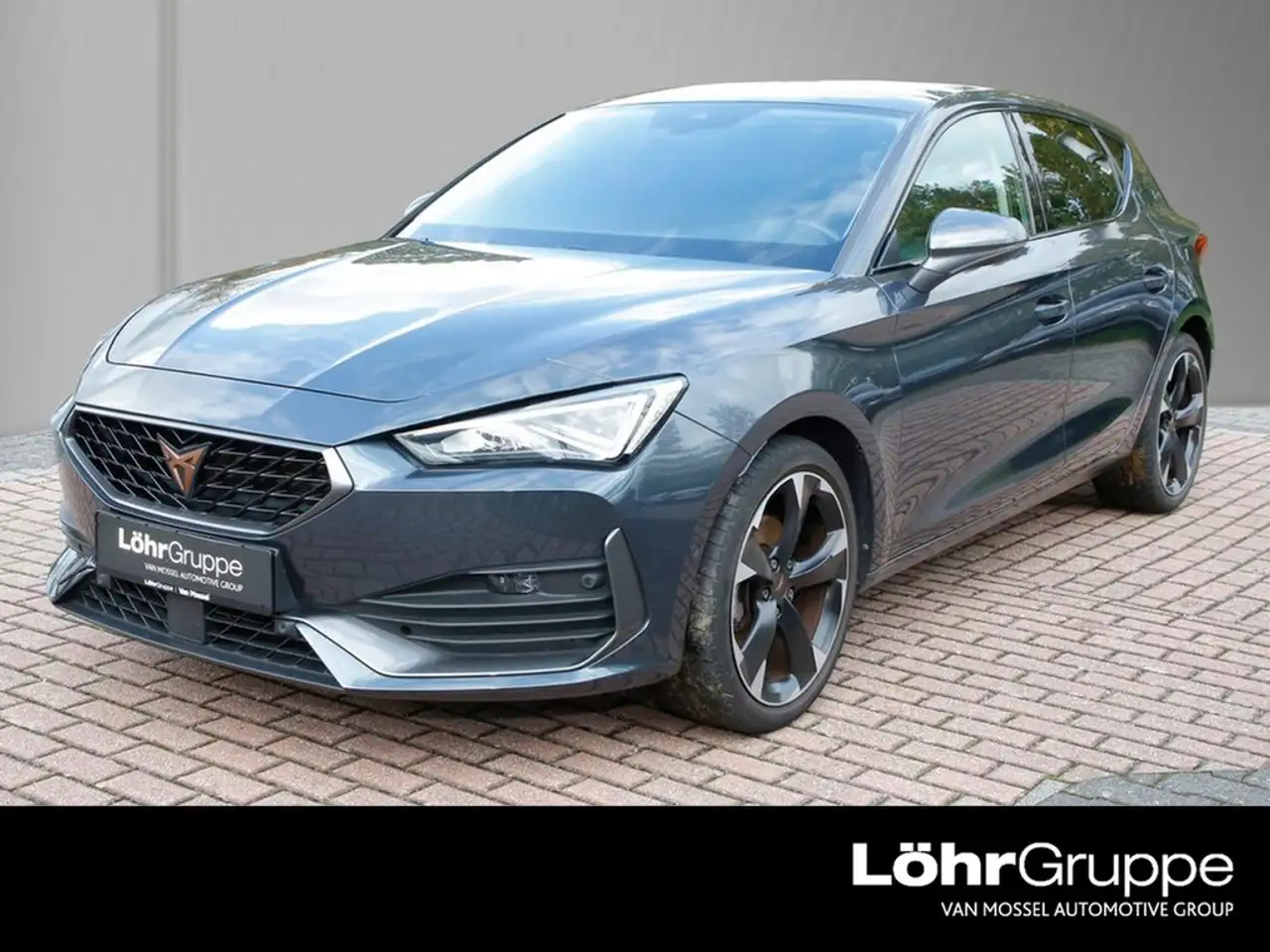 CUPRA Leon 1.5 eTSI DSG Basis 18" Kamera SH FullLink — photo 1 of 19